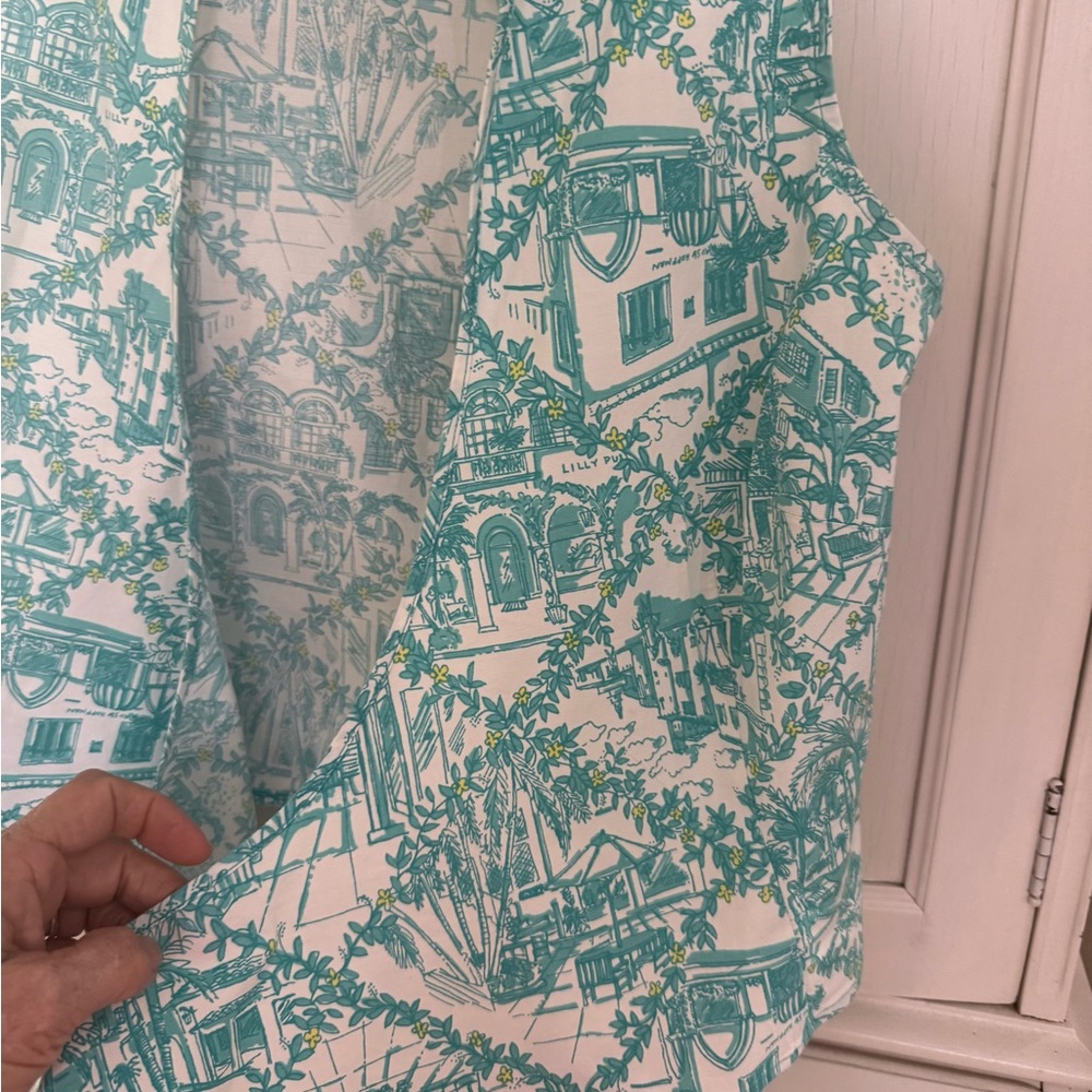 VTG RARE LILLY PULITZER WRAP SHIRT Size 10
Worth Ave pattern like new - Picture 2 of 8